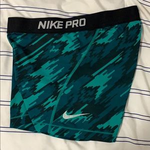 Nike pro patterned spandex